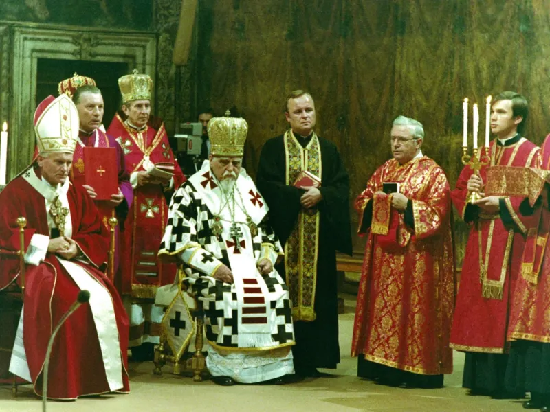 Ordenaciones clandestinas contrarias al derecho canónico: lecciones del cardenal Wojtyła y del cardenal Slipyj
