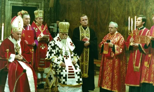 Ordenaciones clandestinas contrarias al derecho canónico: lecciones del cardenal Wojtyła y del cardenal Slipyj